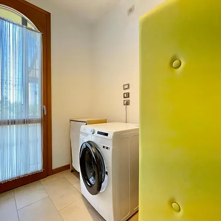 Con Piscina E Palestra A Villa *