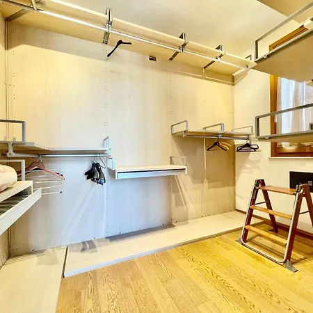 Con Piscina E Palestra A *