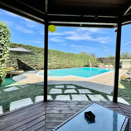 Con Piscina E Palestra A Villa Rimini