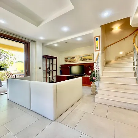 Con Piscina E Palestra A Villa Rimini