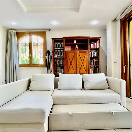 Con Piscina E Palestra A Villa *