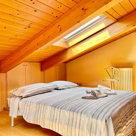 Con Piscina E Palestra A *