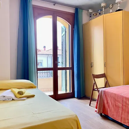 Con Piscina E Palestra A *