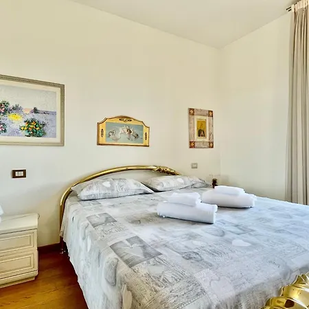 Con Piscina E Palestra A Villa