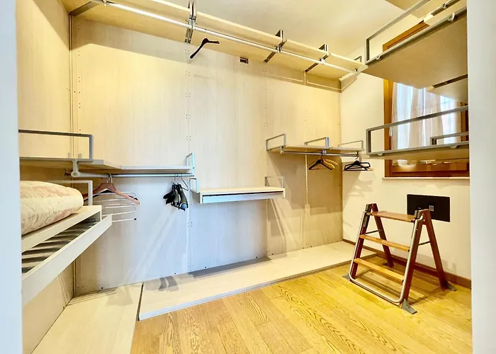 Con Piscina E Palestra A *