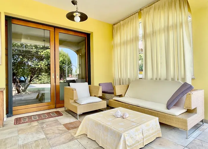 Con Piscina E Palestra A Villa