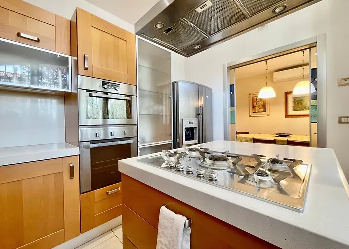 Con Piscina E Palestra A Villa *