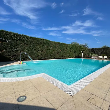 Con Piscina E Palestra A Римини