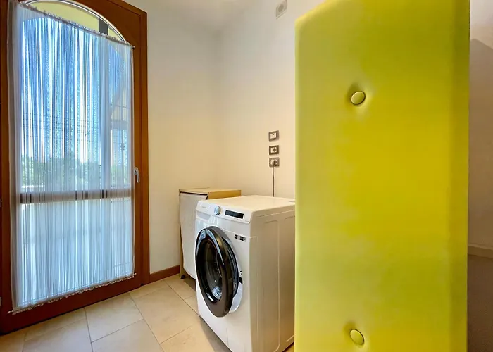 Con Piscina E Palestra A Villa *