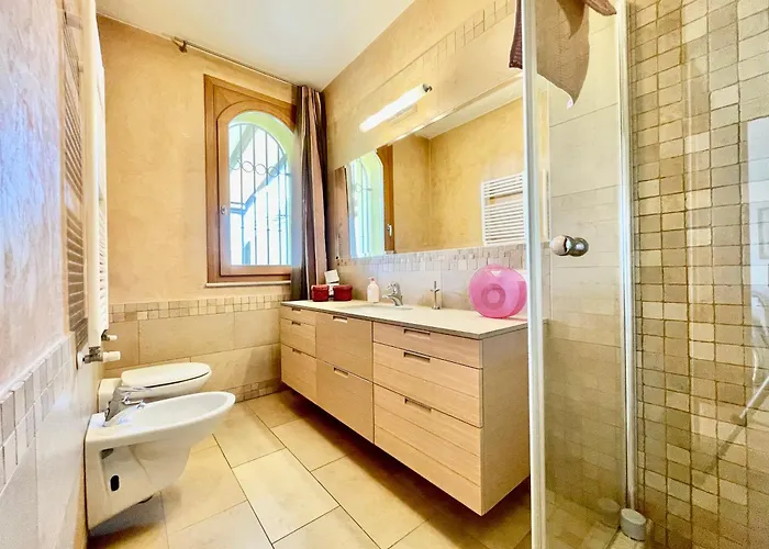 Con Piscina E Palestra A *