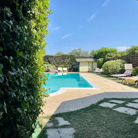 Con Piscina E Palestra A Villa
